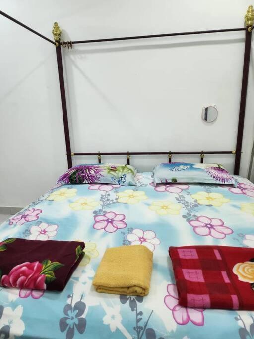 Вилла D'Haja 61 Klia Sepang With 3 Airconds & Wifi Бантинг Экстерьер фото