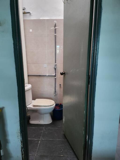 Вилла D'Haja 61 Klia Sepang With 3 Airconds & Wifi Бантинг Экстерьер фото