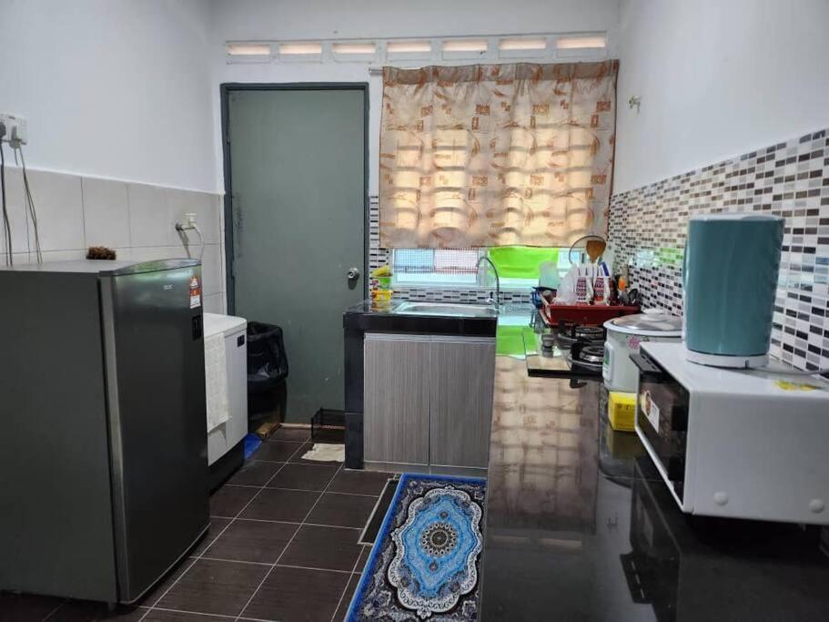 Вилла D'Haja 61 Klia Sepang With 3 Airconds & Wifi Бантинг Экстерьер фото