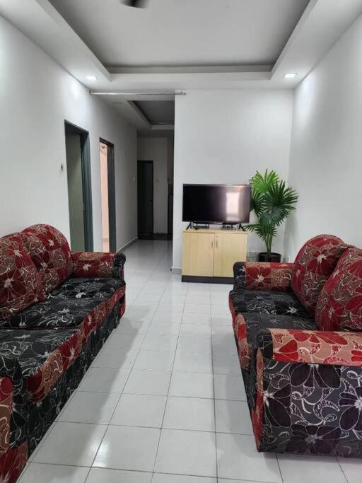 Вилла D'Haja 61 Klia Sepang With 3 Airconds & Wifi Бантинг Экстерьер фото