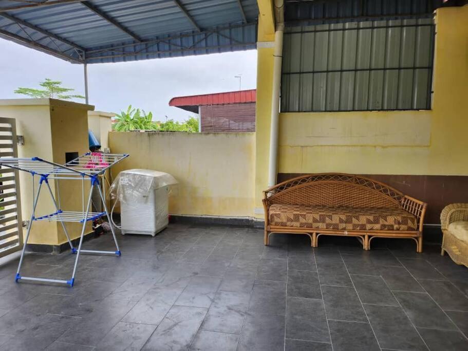 Вилла D'Haja 61 Klia Sepang With 3 Airconds & Wifi Бантинг Экстерьер фото